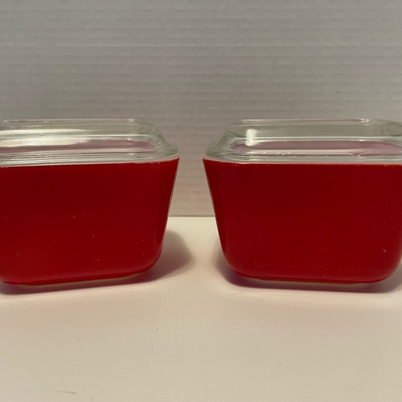 Vintage Pyrex Refrigerator Dishes with Lids. Very good vintage condition. - Picture 4 of 16